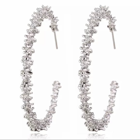 Fashion Jewelry Jewelry - Silver Toned Geometric Flower Hoop Earrings